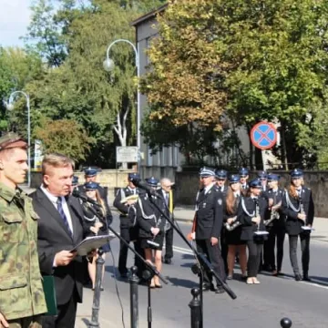 Odsłonięcie tablicy poświęconej żołnierzom KWP