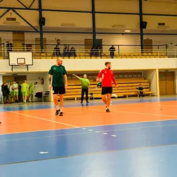 OSTR Bugaj na czele halówki