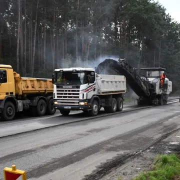 Piotrków Tryb.: frezarki na ul. Rakowskiej. Są duże utrudnienia