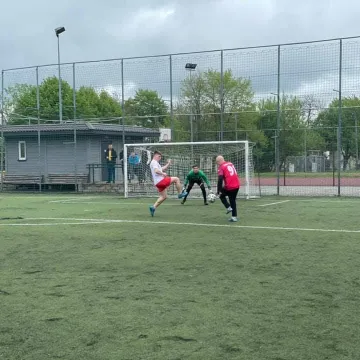 Żubry i Online Team z kompletem punktów w Lidze „Szóstek” w Radomsku