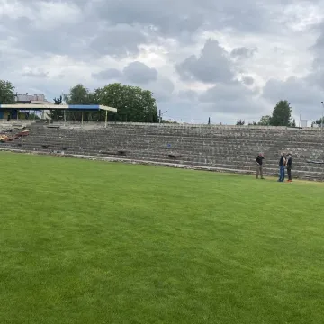 Nowa era stadionu w Radomsku. Kibice dostaną krzesełka ze starej trybuny