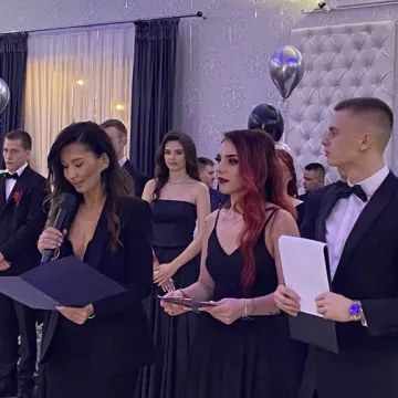 Szampańska zabawa studniówkowa ZSE w Radomsku