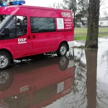 Na cmentarz pontonem?