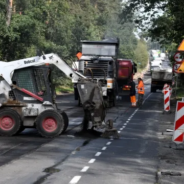 Piotrków Tryb.: frezarki na ul. Rakowskiej. Są duże utrudnienia