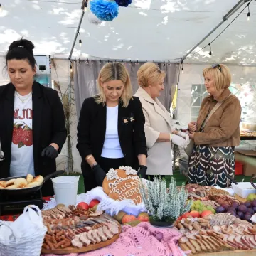 Lokalne tradycje w centrum uwagi podczas święta ziemniaka w Dmeninie