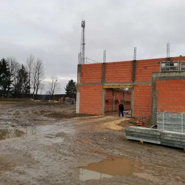 Trwa budowa sali gimnastycznej przy podstawówce w Borzykowej