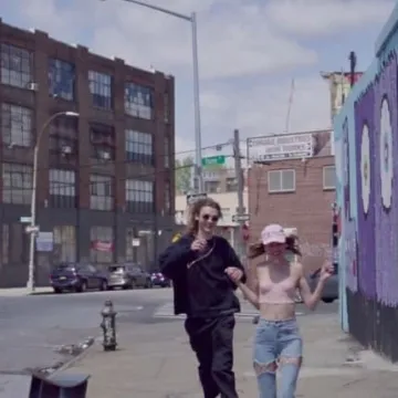 LASS z nowym utworem i klipem „Twin Peaks”