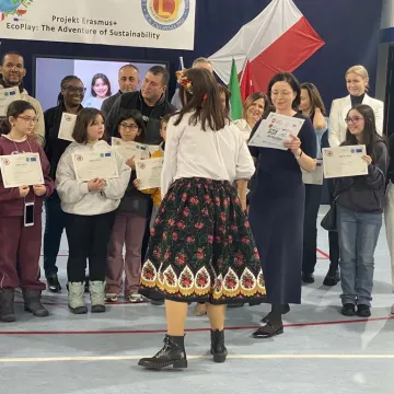 Certyfikaty wręczone, krakowiak zatańczony. Projekt Erasmus w 2 LO podsumowany