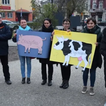 Wiec poparcia dla strajkujących nauczycieli w Radomsku