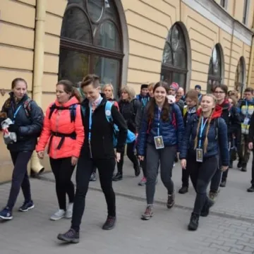 Wyruszyli na trasę VIII Pieszego Maratonu Niepodległości