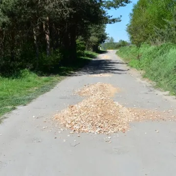 Gm. Kamieńsk: trwa utwardzanie dróg gruntowych