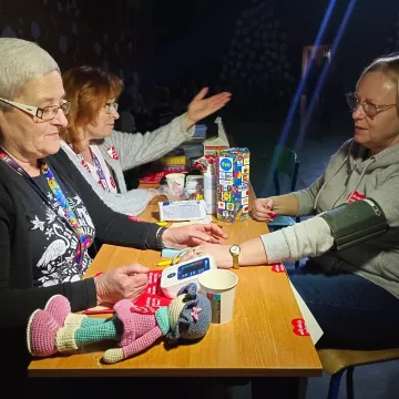 WOŚP 2023: W Gomunicach kwestuje m.in. wąż oraz legwan Stefan