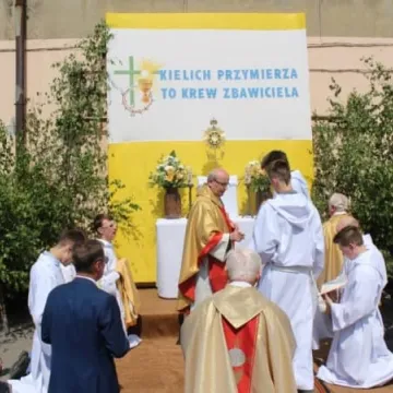 Procesje przemierzyły ulice