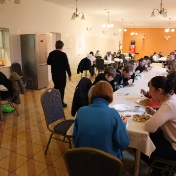 Wybrali się w podróż za jeden uśmiech...