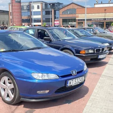 Klasyki zaparkowały w Radomsku. Trwa Auto-Moto Weteran 5