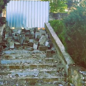 Trwa modernizacja schodów w Parku Solidarności w Radomsku