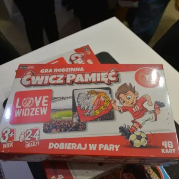 Widzewiacy w „Kamilu” ze świątecznymi prezentami