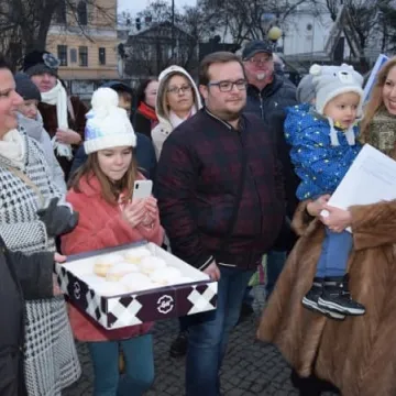 Zapalili chanukowe świece na placu 3 Maja w Radomsku