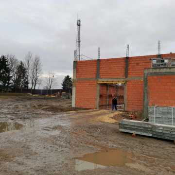 Trwa budowa sali gimnastycznej przy podstawówce w Borzykowej