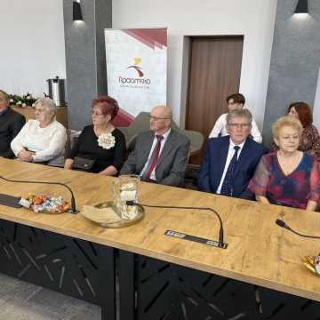 [WIDEO] Uroczystość Złotych Godów: medale, kwiaty i odznaczenia