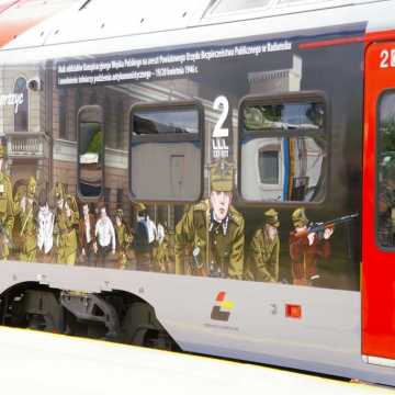 Pociąg „Warszyc” wjechał na peron w Radomsku