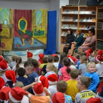 Choinka w MBP Radomsko 