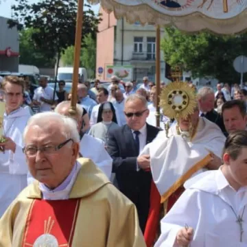 Procesje przemierzyły ulice