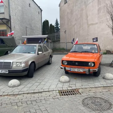 Centrum Radomska w zabytkowych samochodach