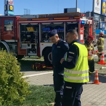 Ewakuacja ZSP 1 w Radomsku. Był pożar, strzały i osoby ranne
