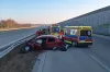 Wypadek na A1 – auto uderzyło w barierki, jedna osoba ranna