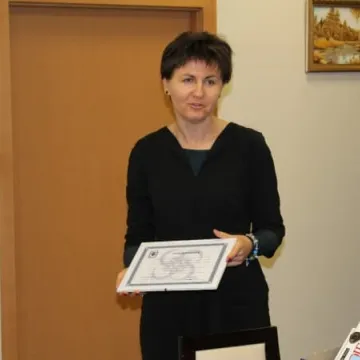 Elektryk obdarowuje szpital