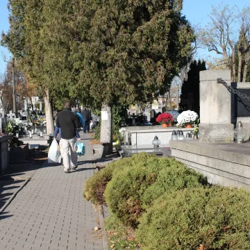 Uroczystość Wszystkich Świętych. Cmentarz Stary w Radomsku