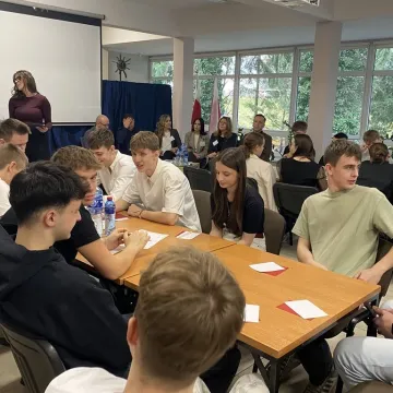 Edukacja obywatelska w „Mechaniku”. Dyskusje o czytelnictwie, stresie i uzależnieniach