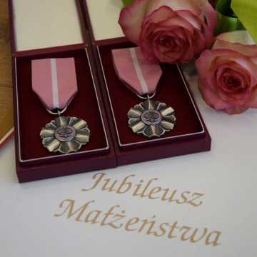 „Złoci” małżonkowie odznaczeni medalami