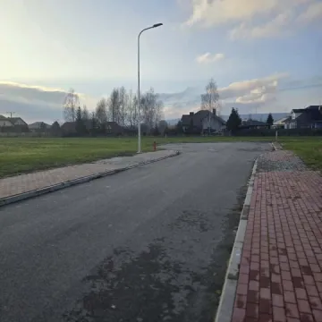 Kamieńsk zyskał nowoczesne oświetlenie – przebudowa zakończona