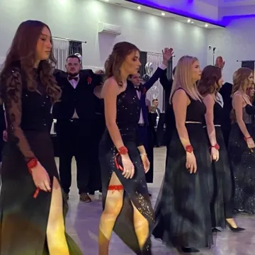 Szampańska zabawa studniówkowa ZSE w Radomsku