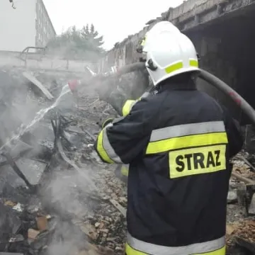 Wnętrze spalonego marketu