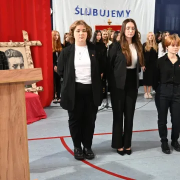 Pierwszoklasiści z II LO w Radomsku złożyli ślubowanie