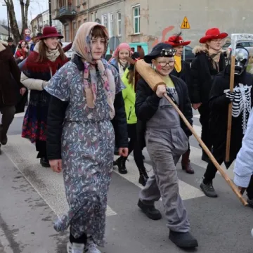 Zapustowy korowód przeszedł ulicami Radomska. Już po raz piętnasty...