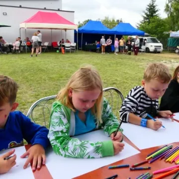 Strażacki piknik rodzinny w Dąbrówce zintegrował mieszkańców