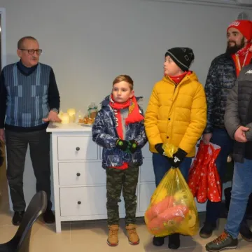 Widzewiacy w „Kamilu” ze świątecznymi prezentami