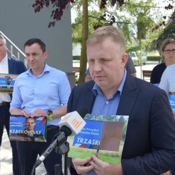 Komu zależy na niszczeniu i kradzieży  banerów Rafała Trzaskowskiego?