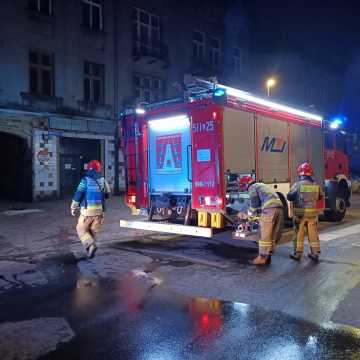 [WIDEO] Pożar w centrum Radomska. W ogniu kamienica przy ul. Warszyca