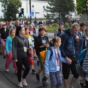 Podróż wiary. Pielgrzymi z Radomska w drodze na Jasną Górę