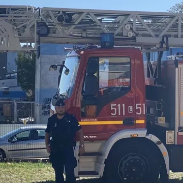 Ewakuacja ZSP 1 w Radomsku. Był pożar, strzały i osoby ranne