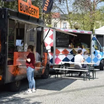 Food trucki opanowały plac 3 Maja