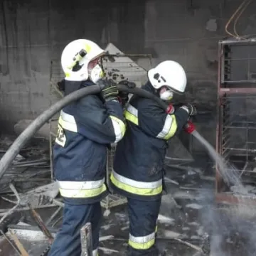 Wnętrze spalonego marketu