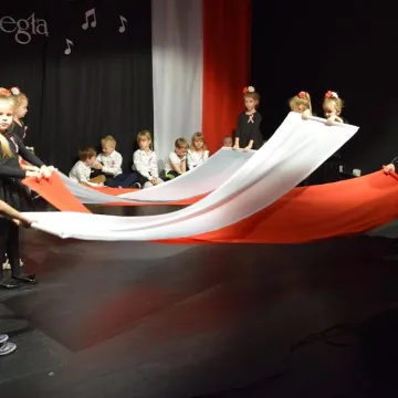 Piosenką uczcili Niepodległą