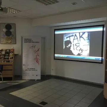 O street arcie w bibliotece