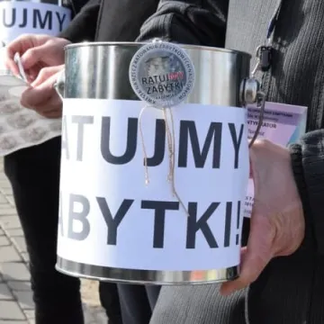 Kwesta na cmentarzach w Radomsku